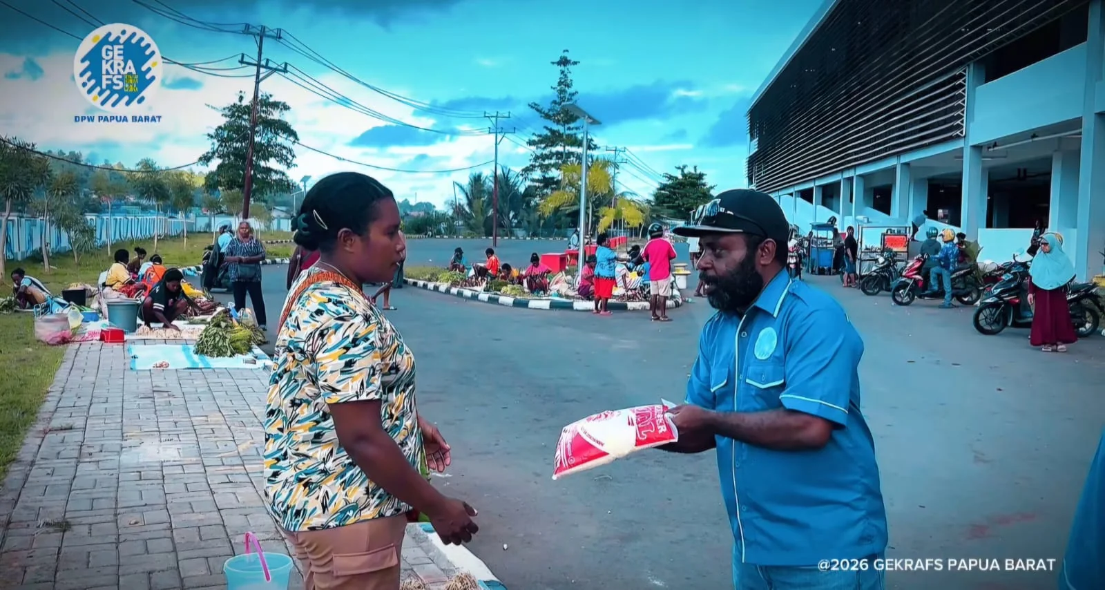 GEKRAFS Papua Barat Berbagi untuk Mama-Mama Papua Di Pasar Sanggeng, Wujud Kepedulian Sosial